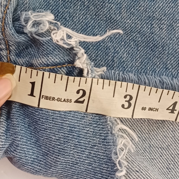 Levis 550 Sz 12 High-Rise Distressed 100% Cotton Cut Off Denim Shorts - Picture 10 of 13